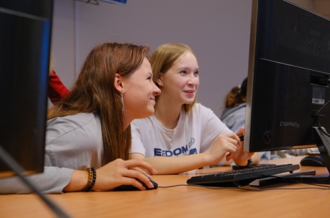 Более 400 учеников инженерных и ИТ-классов приняли участие в предпрофессиональных каникулах