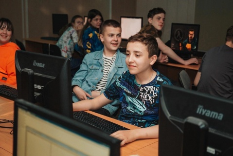 Как школьники в ЦКО МИЭТ учатся монтировать видео и создавать сайты