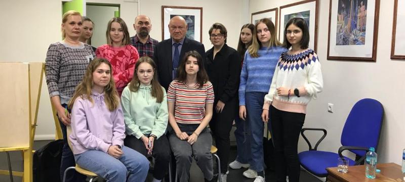Доцент кафедры ИГД организовал встречу абитуриентов направления «Дизайн» с летчиком-космонавтом СССР