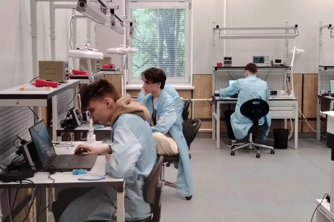 Выпускники Колледжа ЭИ успешно сдали демонстрационный экзамен 
